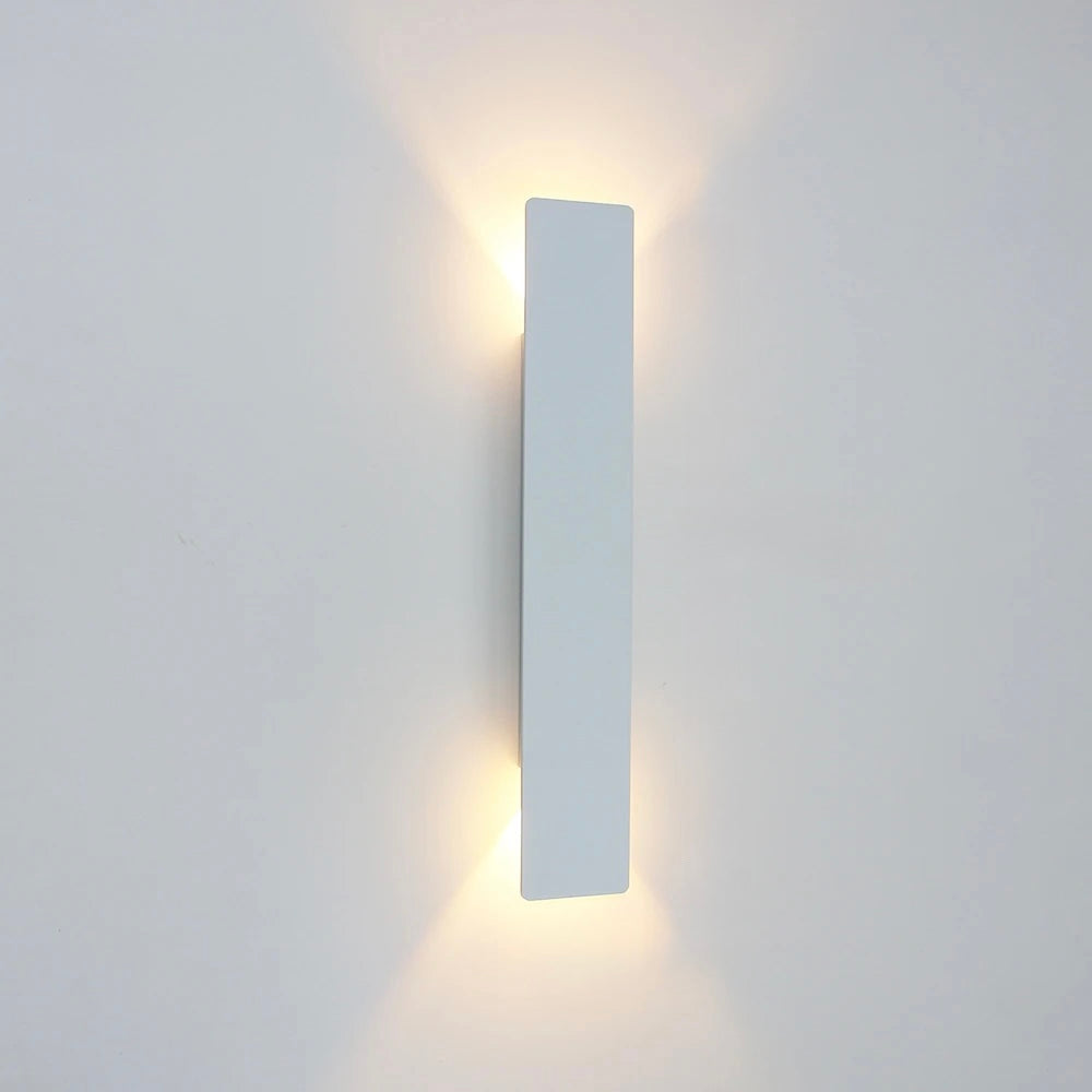 White 18W long wall lamp with a clean rectangular silhouette and soft light projection