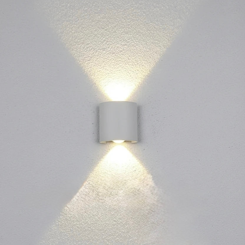 2W white LED wall light with size dimensions 80 x 80 x 35 mm