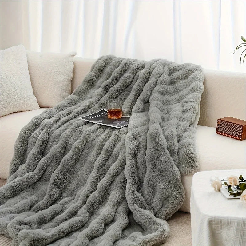 Plush Faux Fur Throw Blanket | Soft Polyester Cosy Blanket for Sofa & Bed