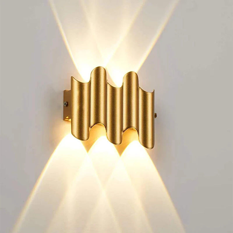 Gold 3-wave creative wall light with sculptural aluminium body and layered warm beam projection