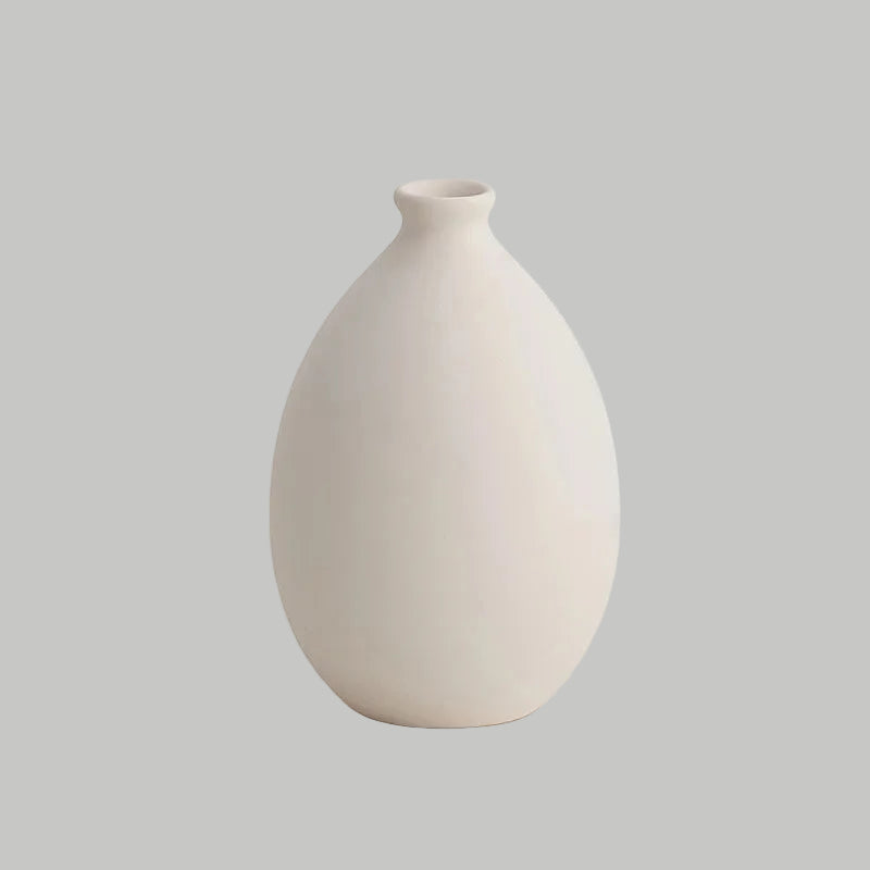 White ceramic vase on a light gray background with measurements displayed.