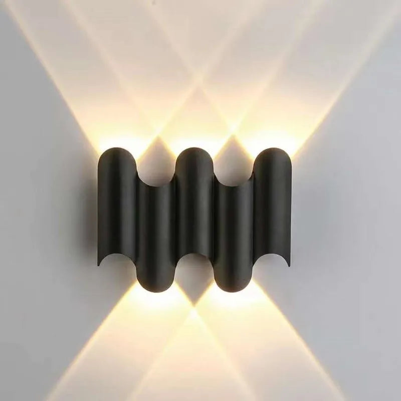 Black 3-wave aluminium wall sconce with decorative ripple form and geometric light spread