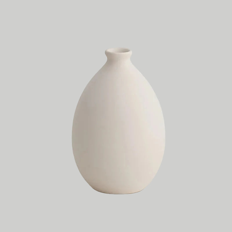 White ceramic vase on a light gray background with measurements displayed.