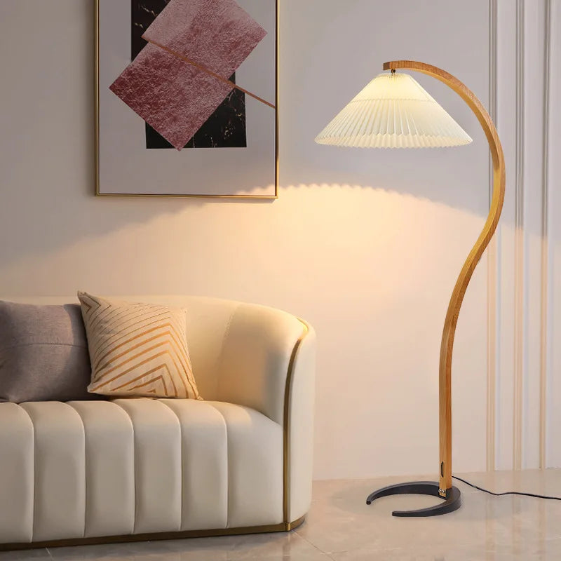 Curved beechwood floor lamp with white pleated shade 150cm
