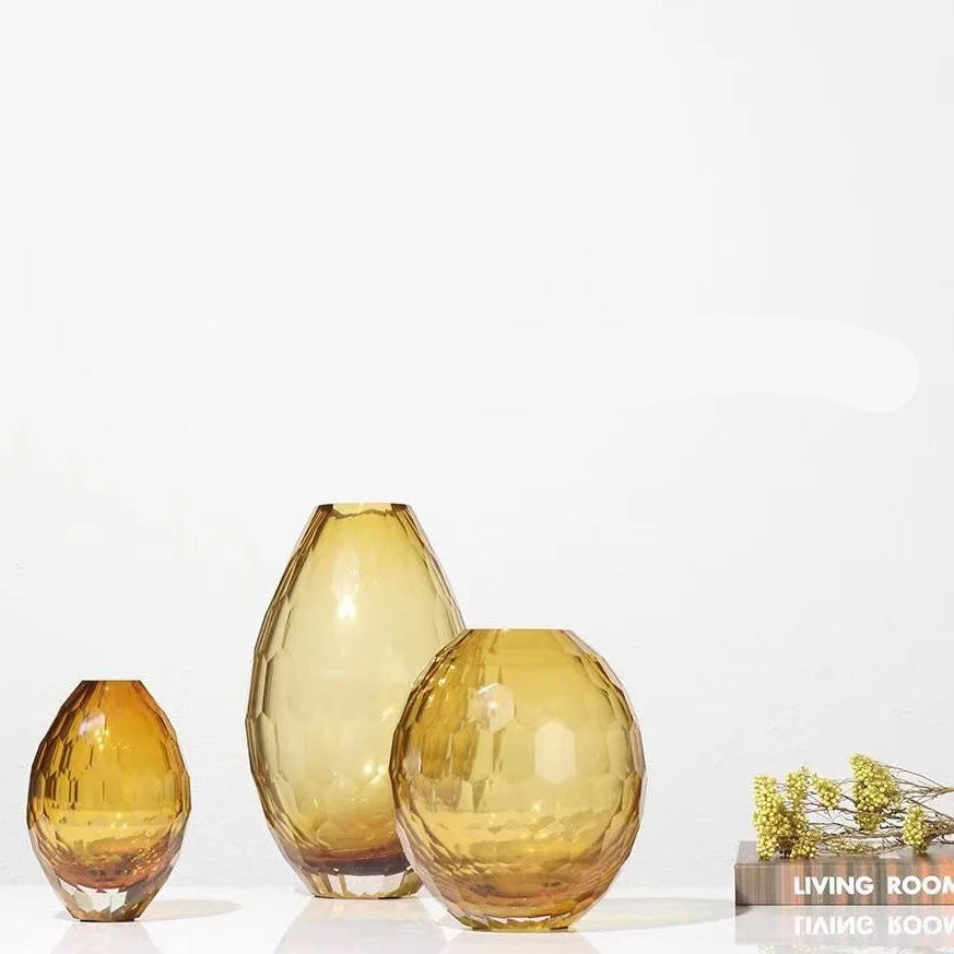 Three amber-coloured glass vases on a white surface with 'Detail Fusion' text above.